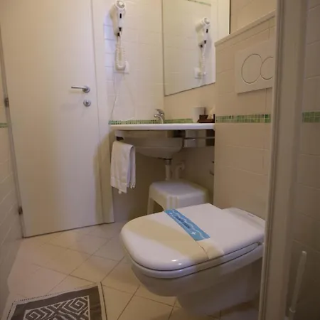 Eden ホテル カットーリカ